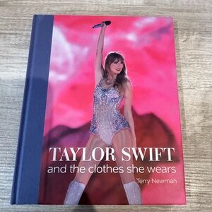 Taylor Swift Fashion Book